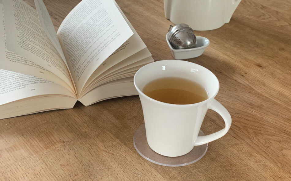 Tassenuntersetzer in rund mit Teetasse und Buch